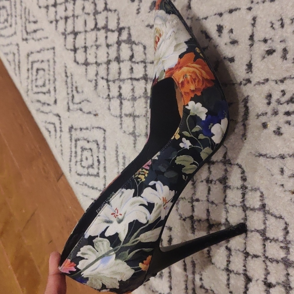 Shoe - Picture 2 of 2
